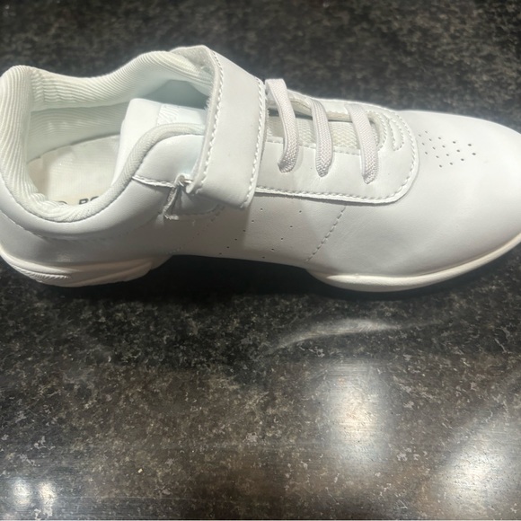 Dance shoes and cheerleading - Picture 4 of 6